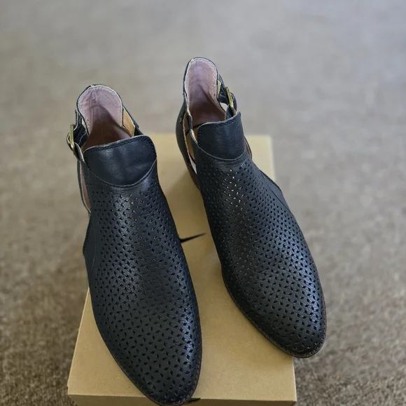 Lucky Brand booties - Picture 2 of 4